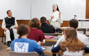 A sister with the Nashville Dominicans of St. Cecilia gives a lecture at the University of Dallas. Credit: Photo courtesy of the University of Dallas