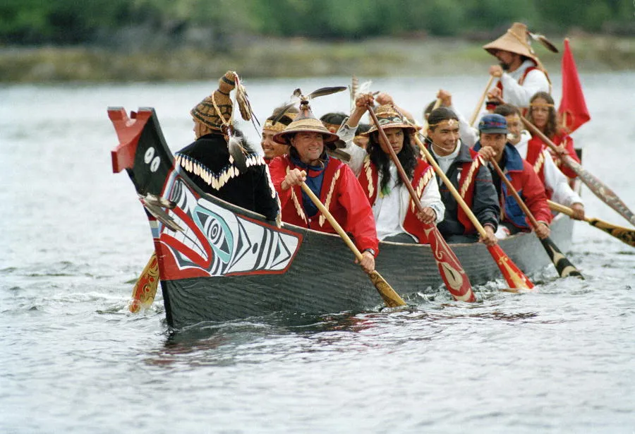 A Squamish Nation canoe approaching Bella Bella, Canada, June 27, 1993. Credit: UN Photo/John Isaac.?w=200&h=150