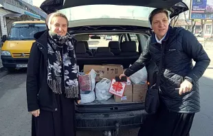 Religious sisters in Ukraine deliver supplies from Caritas. Private archive.