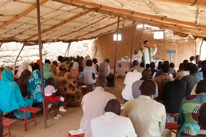 A priest celebrates Mass in Sudan before the outset of war.?w=200&h=150