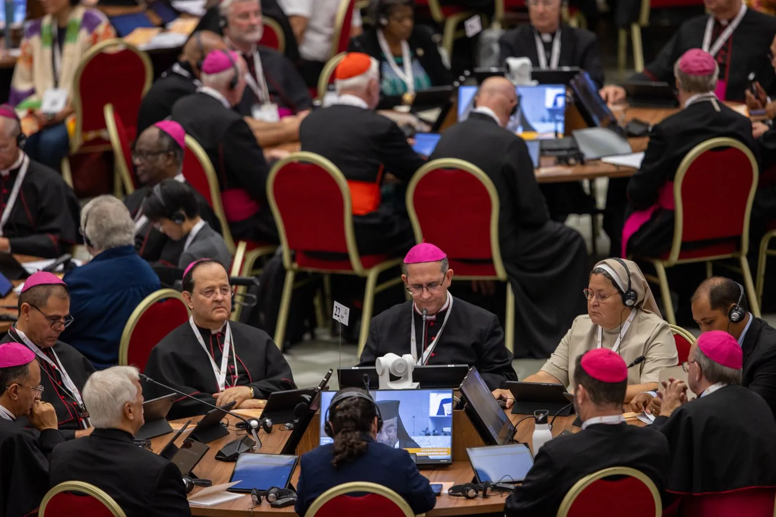 Synod on Synodality delegates in small groups listen to Pope Francis’ guidance for the upcoming weeks on Oct. 4, 2023.?w=200&h=150