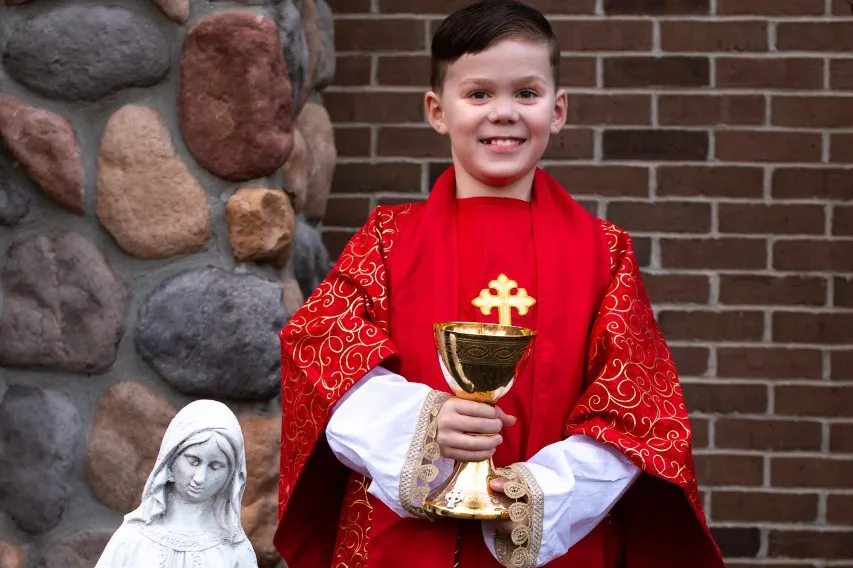 Teddy Howell, a Michigan third grader, dressed as a priest.?w=200&h=150