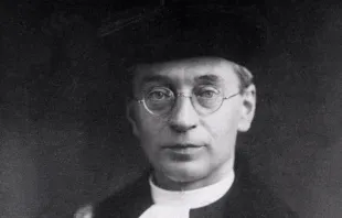 Titus Brandsma as rector magnificus of the Catholic University of Nijmegen in 1932. Public domain.