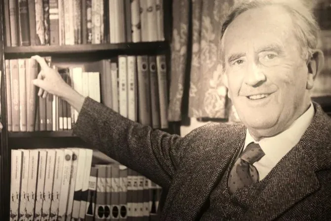The exhibition “Tolkien: Man, Teacher, Author” runs through Feb. 11, 2024, at the National Gallery of Modern and Contemporary Art in Rome.?w=200&h=150
