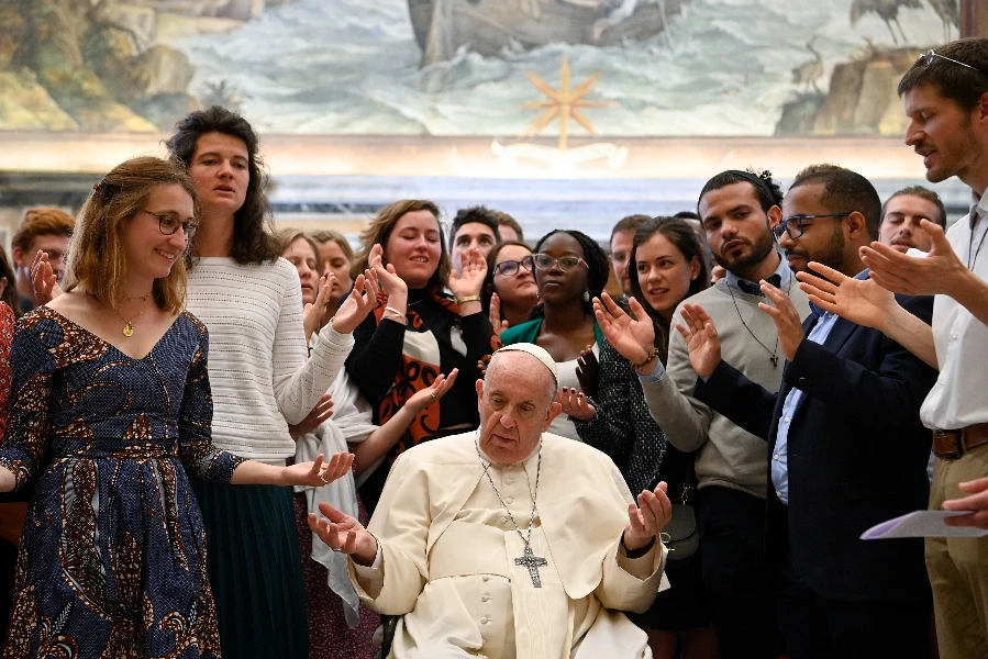 Pope Francis meets with members of Chemin Neuf Politics Fraternity at the Vatican’s Clementine Hall, May 16, 2022.?w=200&h=150