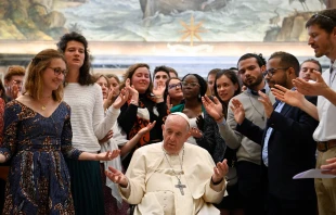 Pope Francis meets with members of Chemin Neuf Politics Fraternity at the Vatican’s Clementine Hall, May 16, 2022. Vatican Media.