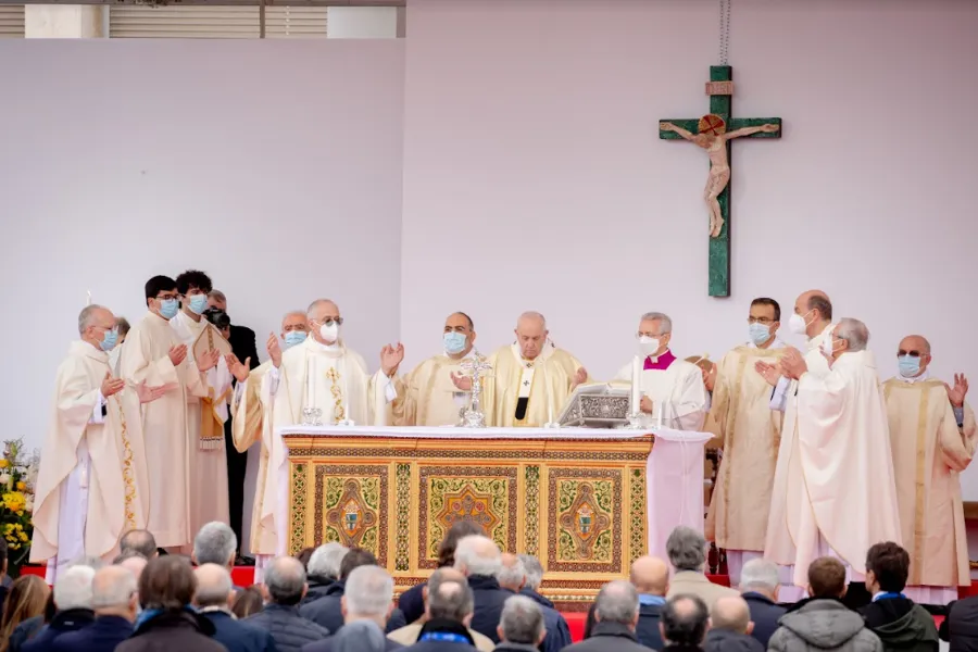 Pope Francis celebrates Mass at the Rome campus of the Catholic University of the Sacred Heart, Nov. 5, 2021.?w=200&h=150