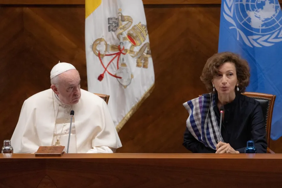 Pope Francis and UNESCO’s Audrey Azoulay at Rome’s Pontifical Lateran University, Oct. 7, 2021.?w=200&h=150