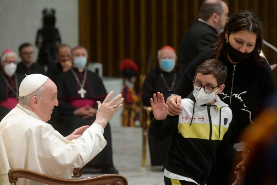 Pope Francis with Paolo Bonavita and Elsa Morra at his general audience in the Paul VI Hall at the Vatican, Oct. 20, 2021?w=200&h=150