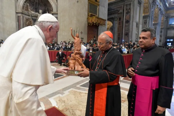 Pope Francis meets with the Sri Lankan community in Italy in St. Peter’s Basilica, April 25, 2022