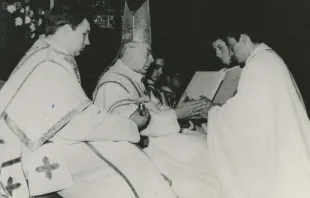 Cardinal Stefan Wyszyński ordains Father Jerzy Popiełuszko to the priesthood on May 28, 1972. Muzeum Ks. Jerzego Popiełuszki.