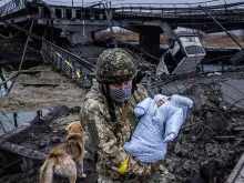A Ukrainian soldier rescues a child