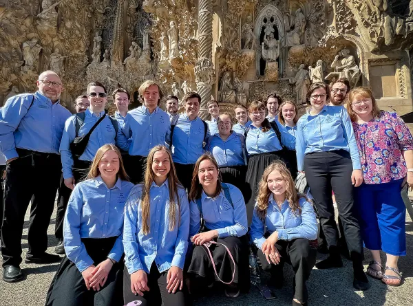 Capella students and Rebecca Raber at Sagrada Familia in Barcelona. Credit: Photo courtesy of Rebecca Raber