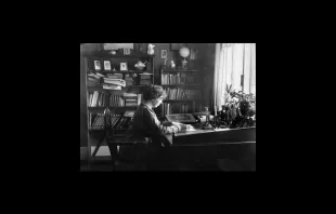 Sigrid Undset, author of Kristin Lavransdatter, writing at Bjerkebæk, her home in Lillehammer, Norway. (public domain)