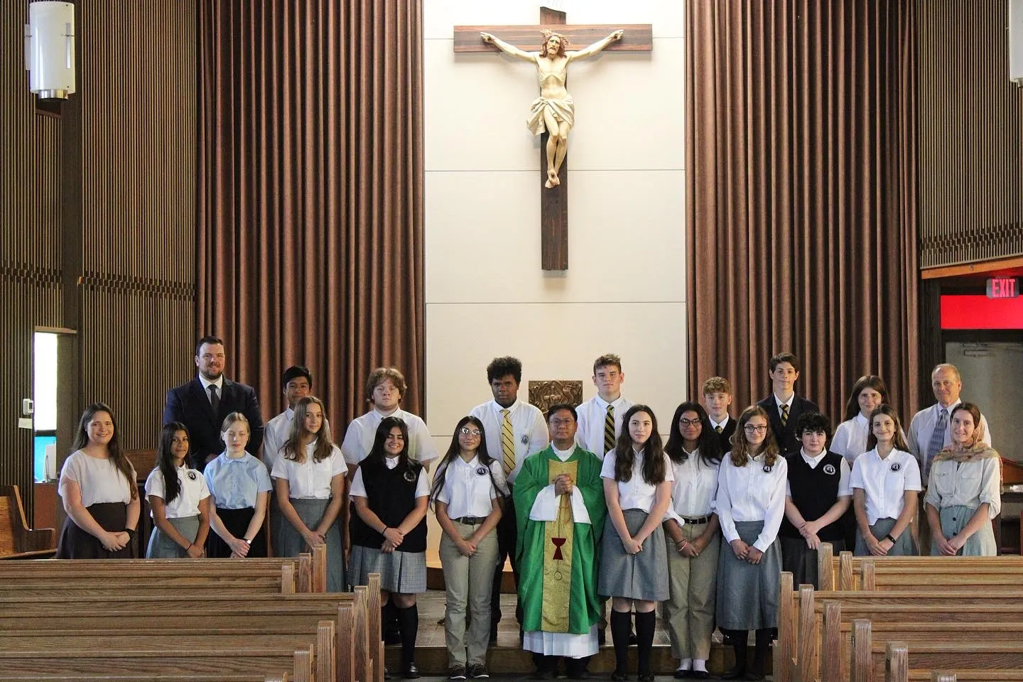 Chesterton students celebrate Mass in the school's new chapel.?w=200&h=150