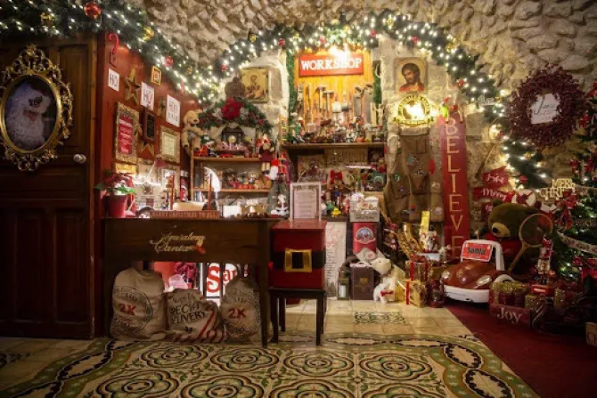 Issa Anis Kassisieh Jerusalem Santa
