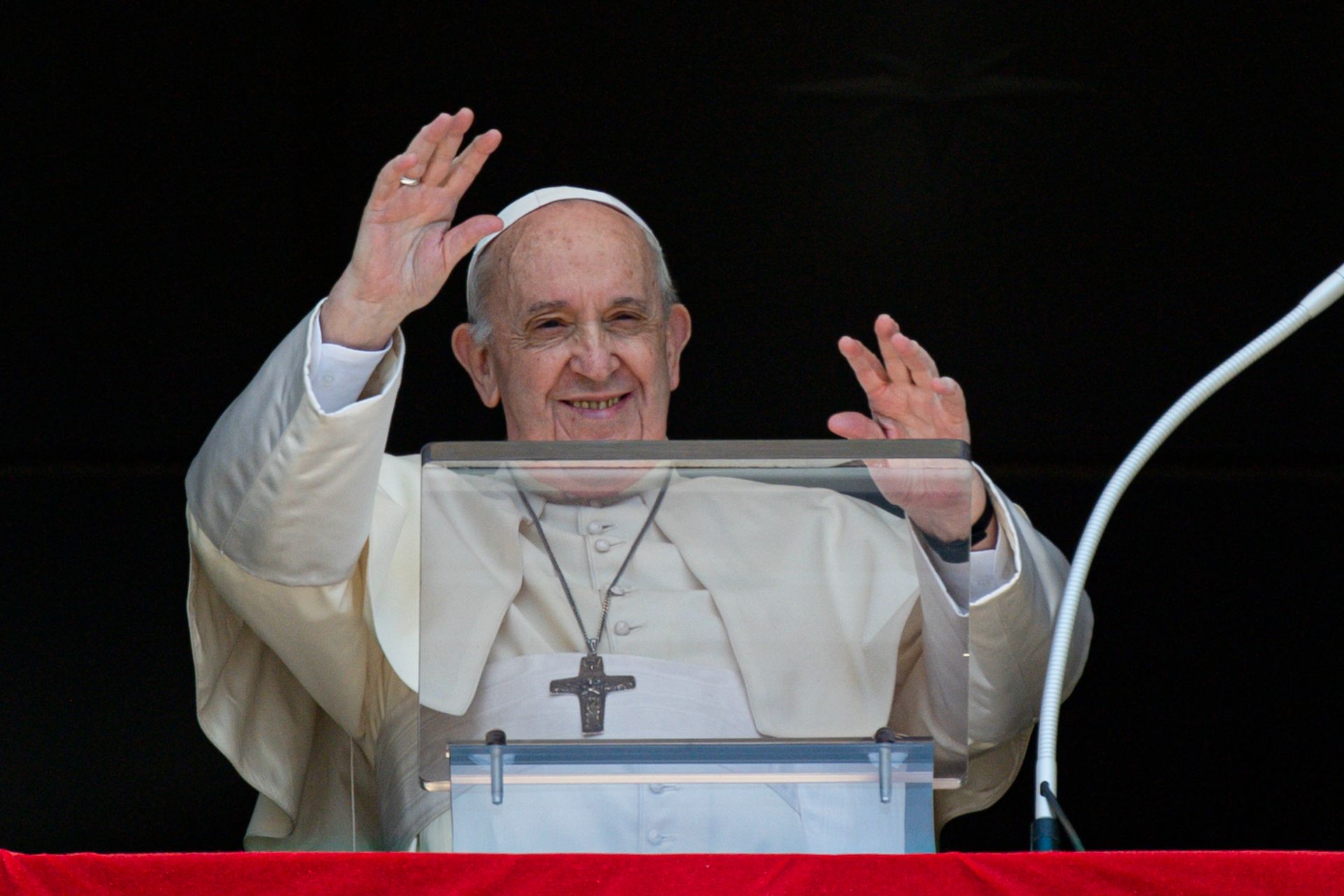 Pope Francis at the Angelus: Find time for silence with the Gospel ...