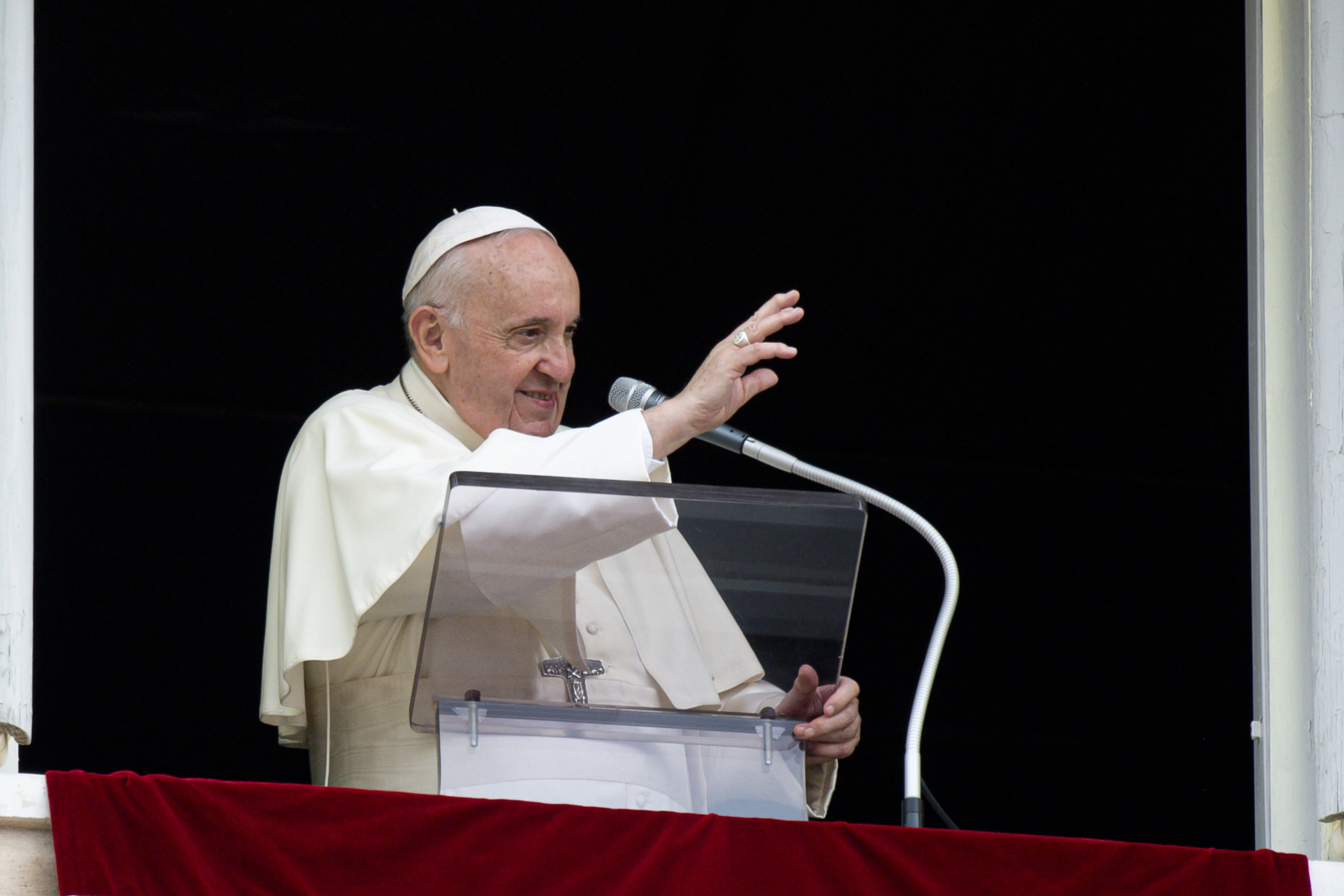 Pope Francis waves during the Angelus on Sept. 26, 2021?w=200&h=150