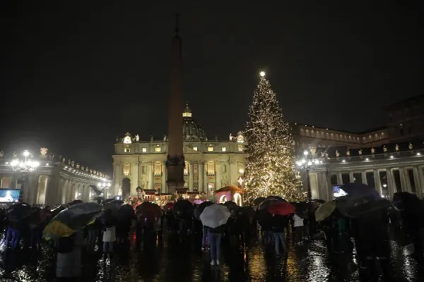 The Vatican Christmas tree is lit up for the first time in St. Peter’s Square, Dec. 10, 2021. Pablo Esparza/CNA.