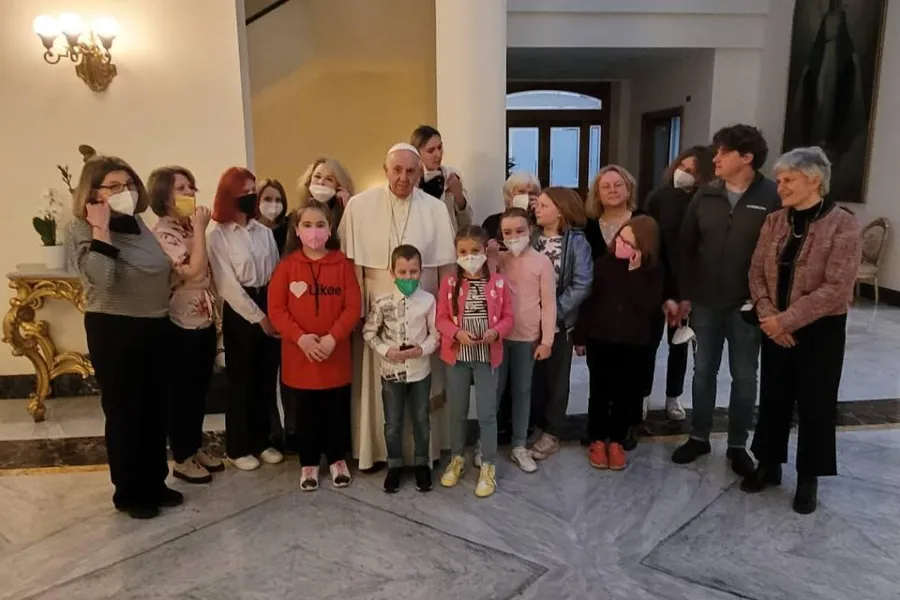 Pope Francis meets Ukraine war refugees at his Vatican residence, April 2, 2022.?w=200&h=150