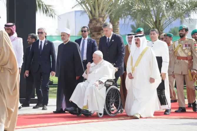 Pope Francis Bahrain 22j435