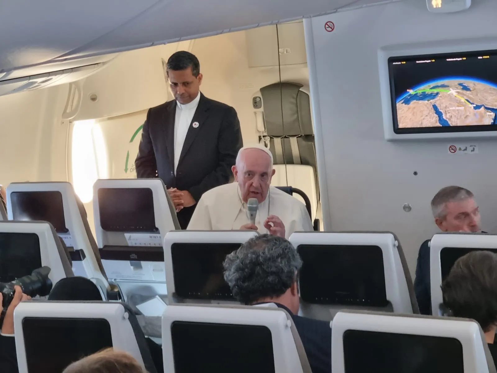 Pope Francis speaks with members of the press on the flight from Bahrain to Rome.?w=200&h=150