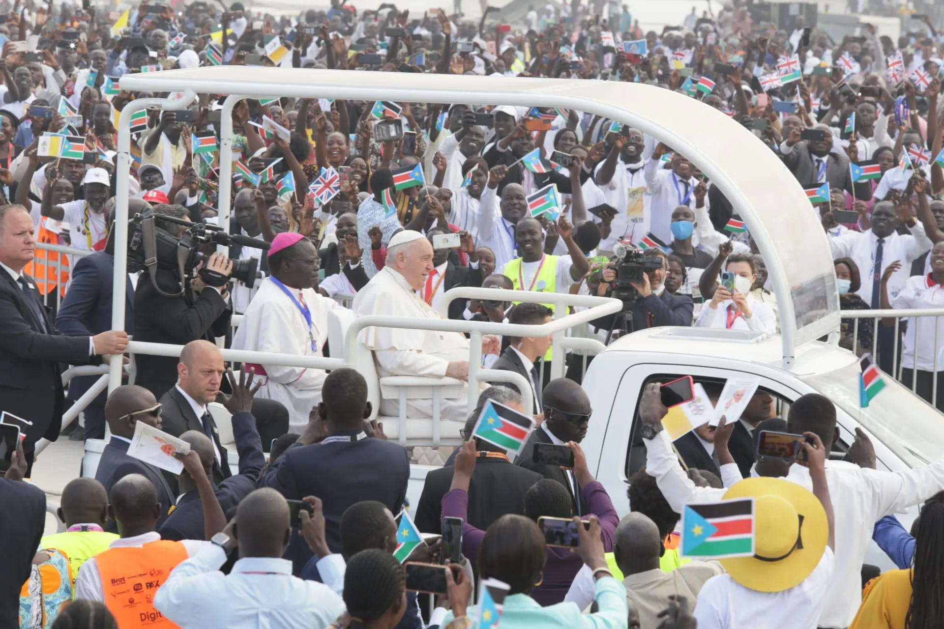 More than 100,000 people attended the papal Mass in Juba, according to local authorities.?w=200&h=150