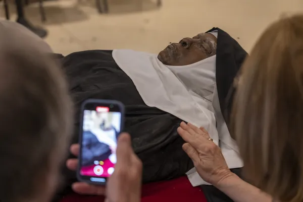 Pilgrims visit the body of Sister Wilhelmina Lancaster, the foundress of the Benedictines of Mary, Queen of Apostles, in Gower, Missouri. EWTN News